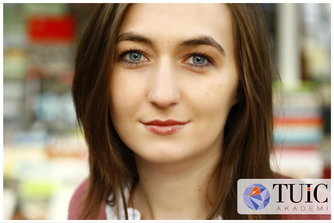 EMİNE ŞEÇEROVİÇ KAŞLI İLE RÖPORTAJ
