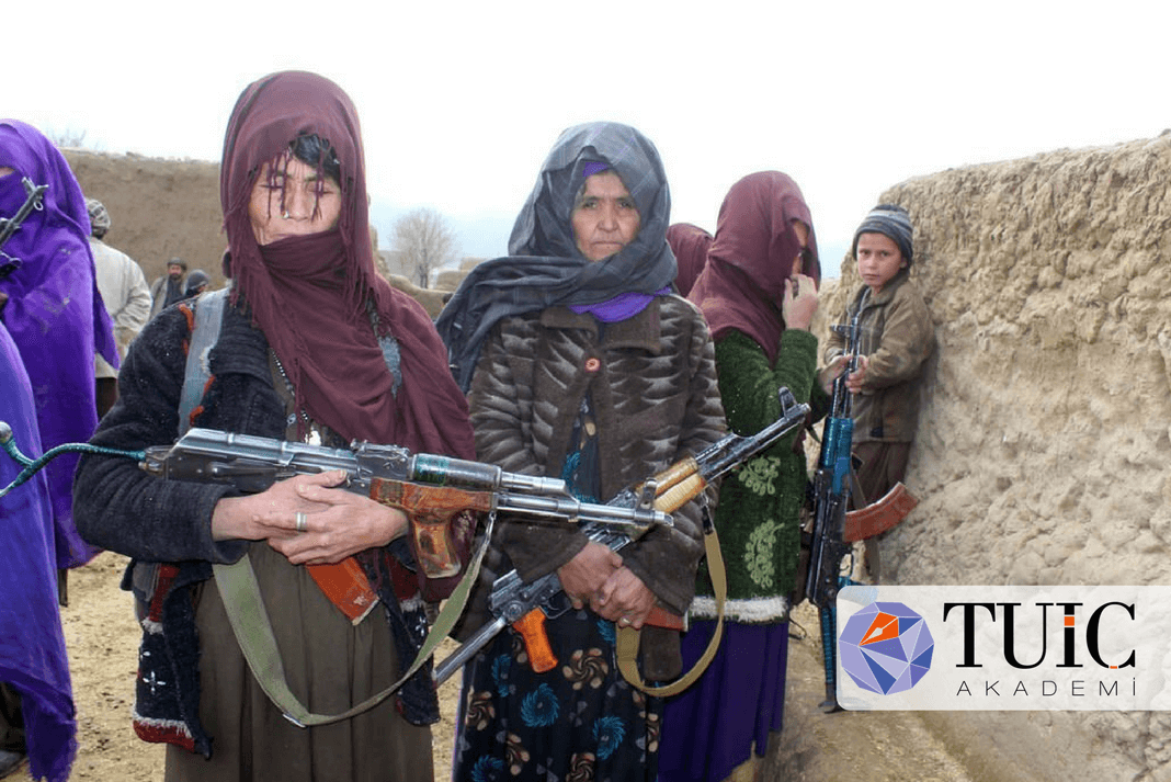 Afgan Kadınlar Daeş’e Karşı Silahlandı.