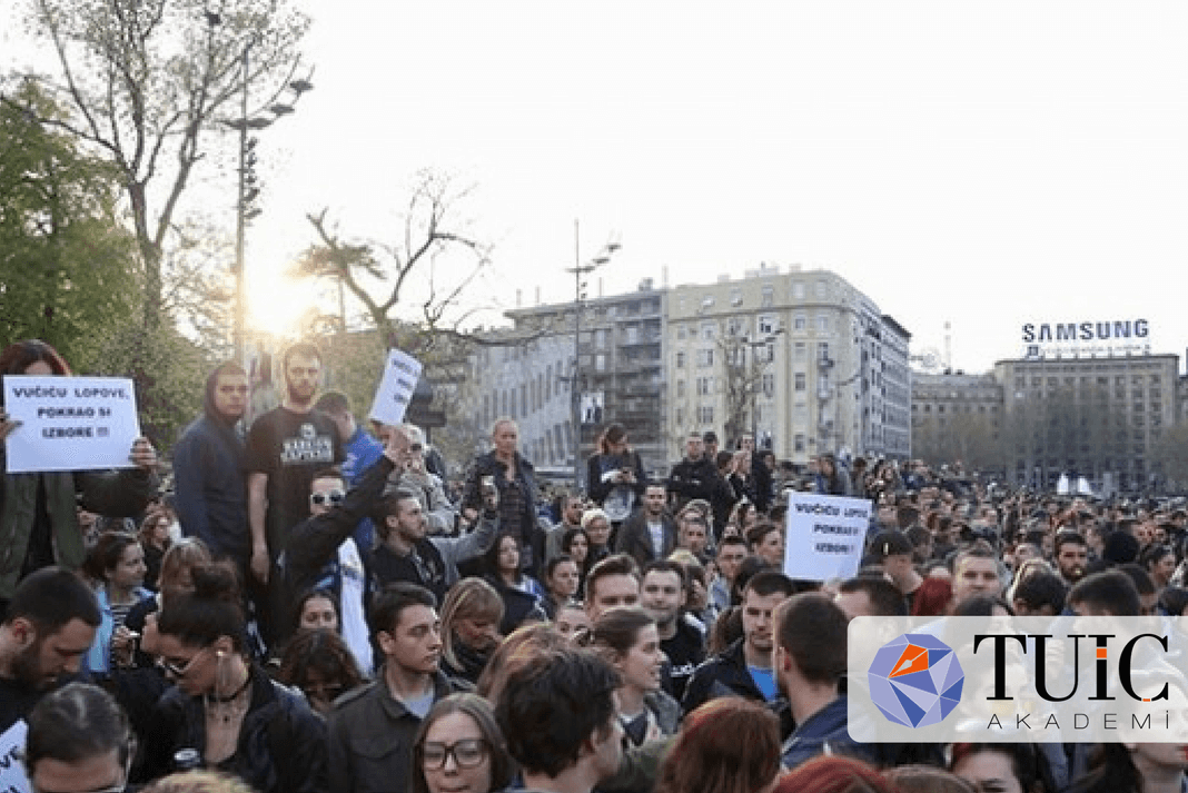 Vucic’in Seçim Zaferi, Sırbistan’da Protesto Edildi.