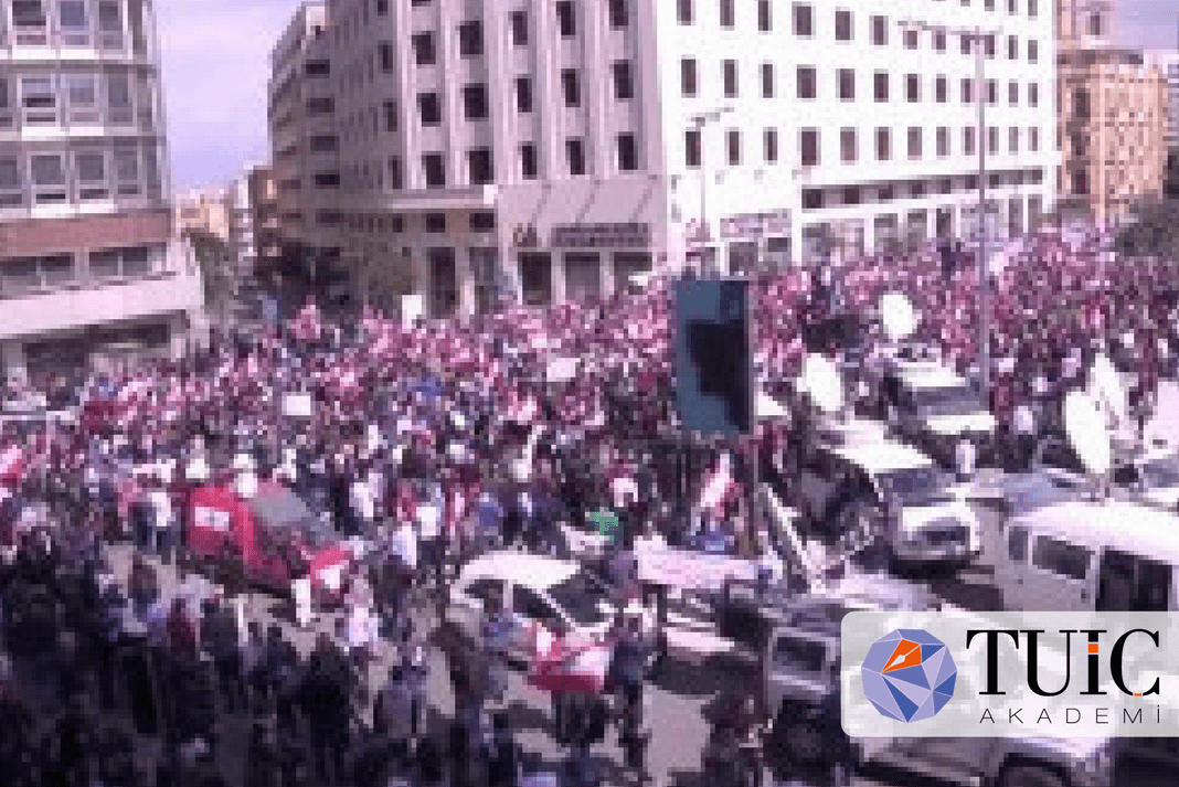 Lübnan’ da Protesto