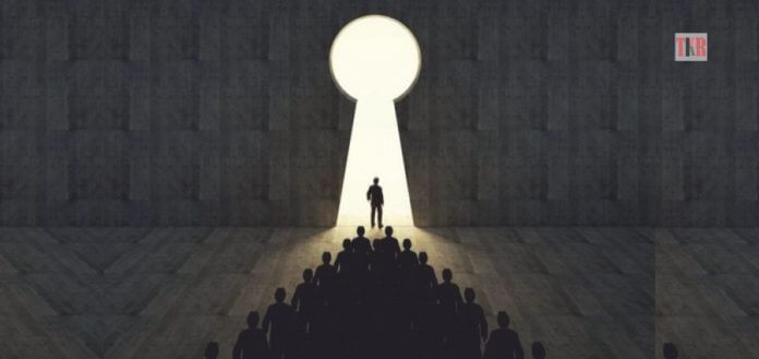 Social Media and Dark Leadership